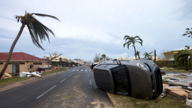 Uraganul Irma trece din nou în categoria 5, lovește Cuba 