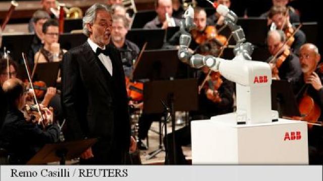 VIDEO | Un șef de orchestră robot a acaparat toată atenția publicului, în detrimentul unui tenor celebru