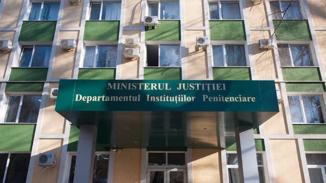 Suspendări din funcție în dosarul tânărului decedat în închisoare