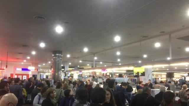 Haos | Pasageri blocați pe marile aeroporturi ale lumii, din cauza unor erori la sistemele informatice