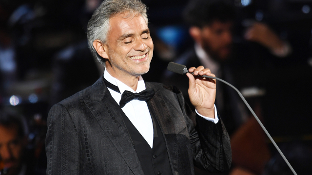 Faimosul tenor italian Andrea Bocelli a fost spitalizat după un accident de călărie
