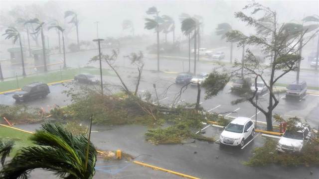 Întreaga insulă Puerto Rico a rămas fără curent electric după trecerea uraganului Maria