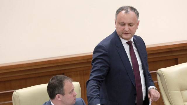 În disputa pentru șefia Ministerului Apărării, Igor Dodon îl amenință pe Andrian Candu cu o plângere penală