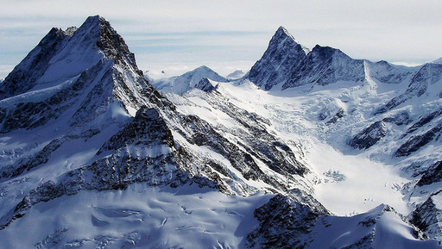 ALERTĂ de avalanșă în Alpii elvețieni | Sute de persoane au fost evacuate