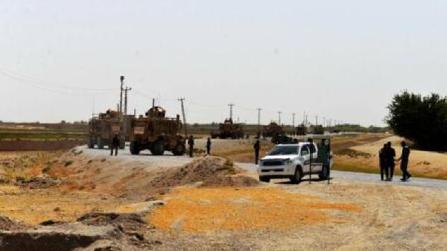 Atentat împotriva unui convoi NATO | Trei civili afgani răniți
