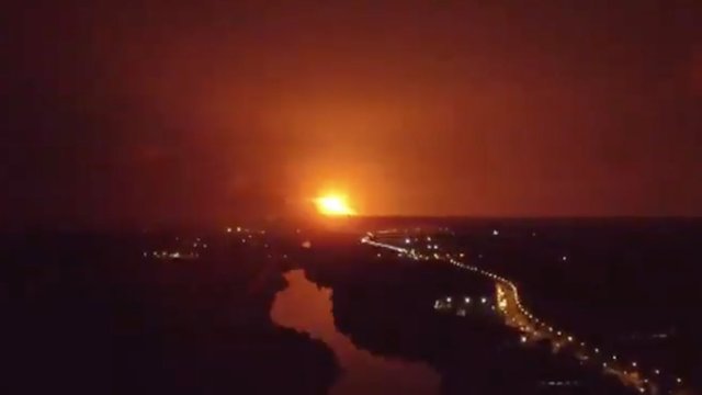 FOTO/VIDEO | Anchetă pentru „sabotaj” după incendiul la depozitul de muniții din Ucraina