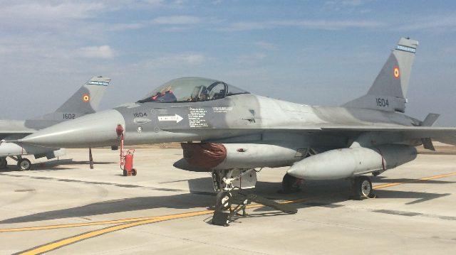 Ultimele trei avioane F-16 ajung la București
