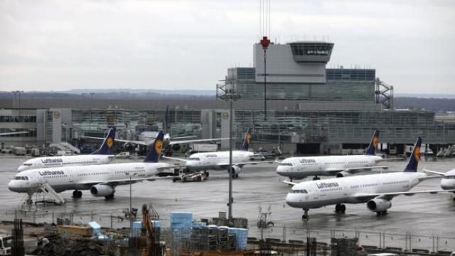 Incident neclar pe aeroportul din Frankfurt. Mai mulți oameni au avut probleme respiratorii