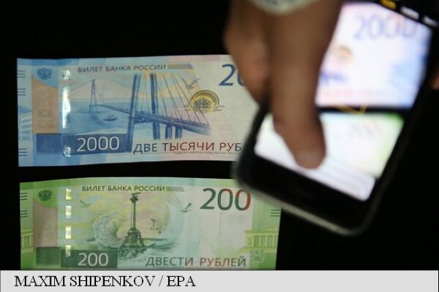 Rusia emite o nouă bancnotă pe care sunt imprimate imagini din Crimeea 