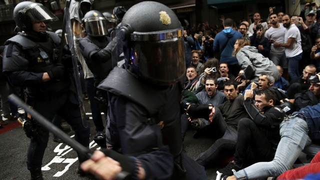 Spania | Guvernul a convocat partidele naționale pentru a discuta despre violențele de duminică din Catalonia
