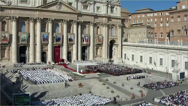 Papa Francisc a proclamat duminică 35 de noi sfinți