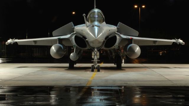 Franța va discuta cu Egiptul despre o nouă posibilă vânzare de avioane Rafale