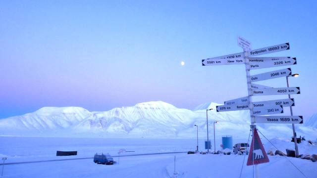 Lângă Svalbard a căzut în mare un elicopter rusesc. La bord se aflau 8 persoane