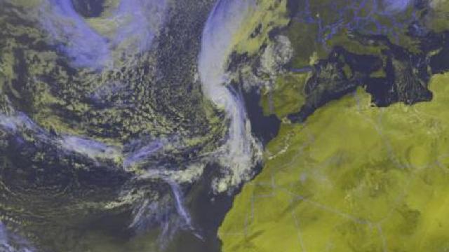 Uraganul Ophelia se îndreaptă către Irlanda; școlile au fost închise 