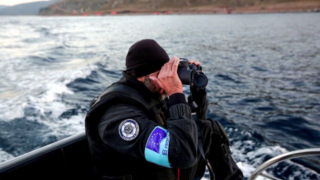 Cetățeni din Sudan, Siria și Somalia, salvați de polițiștii de frontieră români de pe nava maritimă de patrulare a Gărzii de Coastă