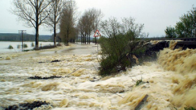 Trei persoane și-au pierdut viața în inundațiile provocate de ploile teorențiale din Bulgaria