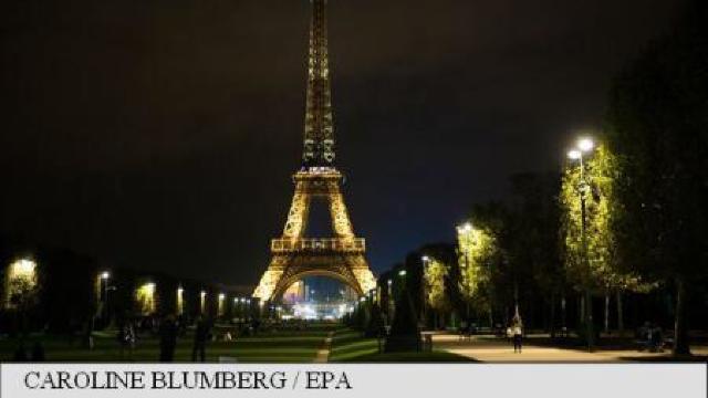 Turnul Eiffel, iluminat duminică seară de focuri de artificii în onoarea unui serial 