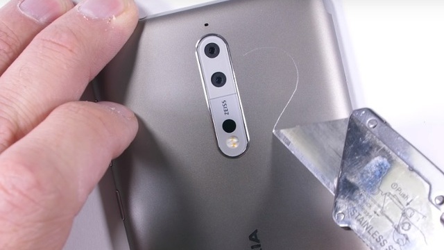 VIDEO | Preia Nokia 8 mitul telefoanelor indestructibile? 