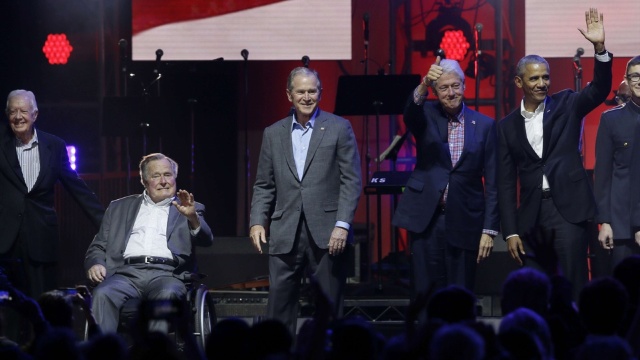 FOTO | Cinci foști președinți americani s-au adunat pentru un concert dedicat strângerii de fonduri în scopuri umanitare