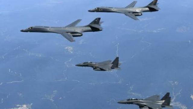 Două bombardiere americane au survolat Peninsula Coreeană, într-un exercițiu de noapte cu avioane japoneze și sud-coreene 
