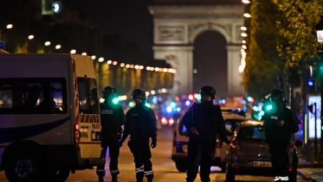Atentat cu bombă dejucat la Paris. Cinci persoane au fost reținute