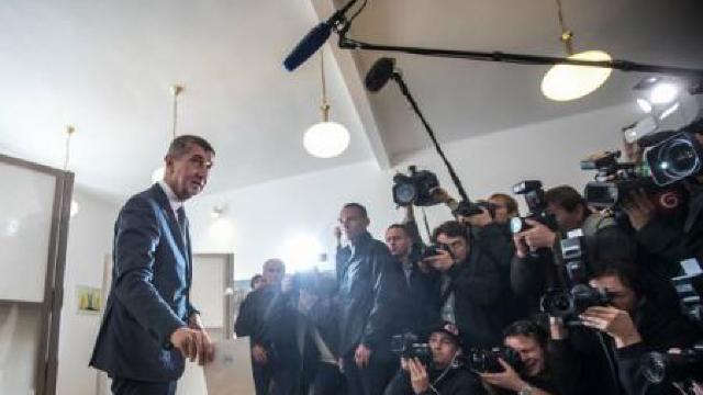 Alegeri în Cehia | Mișcarea populistă a miliardarului Babis conduce detașat
