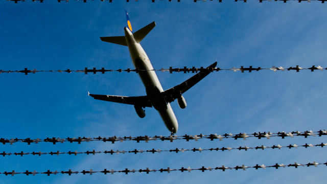 Un avion care transporta solicitanți de azil afgani, deportați din Germania, a sosit la Kabul