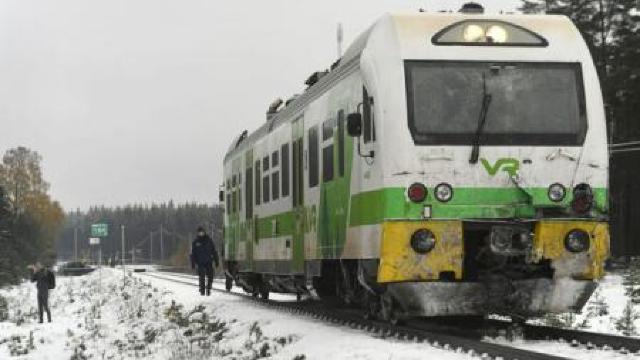 Finlanda | Coliziune între un tren de pasageri și un camion militar, soldată cu 11 victime 