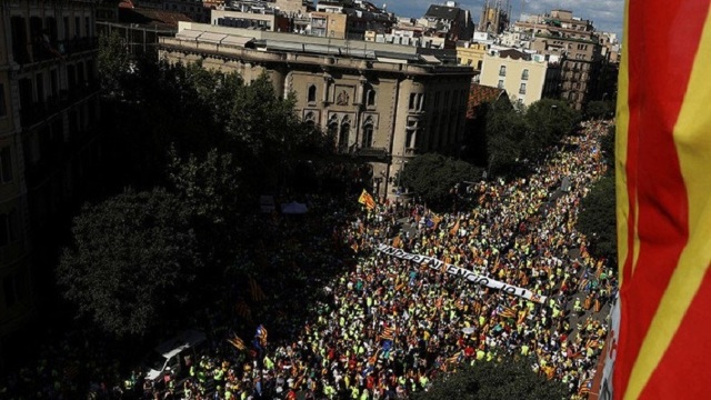65.000 de persoane au participat la marșul unioniștilor de Ziua Națională a Spaniei la Barcelona