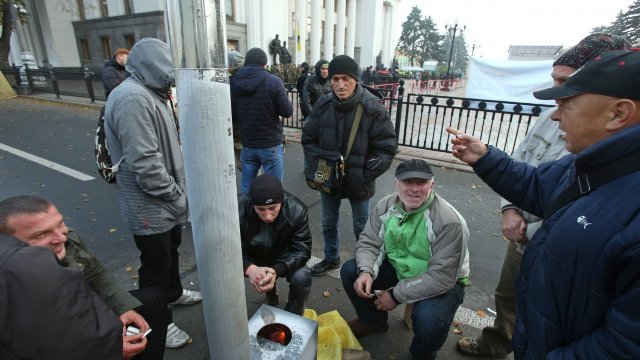 VIDEO | Piața Independenței din Kiev, ocupată din nou de protestatari. Aceștia au instalat corturi