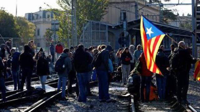 Spania | Grevă, autostrăzi și trenuri blocate în Catalonia la apelul separatiștilor (FOTO)
