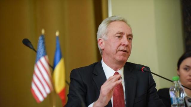 Ambasadorul SUA la București: Este îngrijorător că R.Moldova este înaintea României în ceea ce privește climatul de business