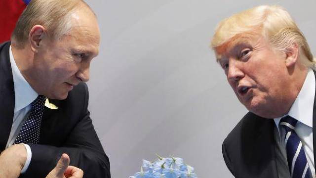 Donald Trump și Vladimir Putin s-au salutat și au schimbat câteva vorbe la summitul APEC