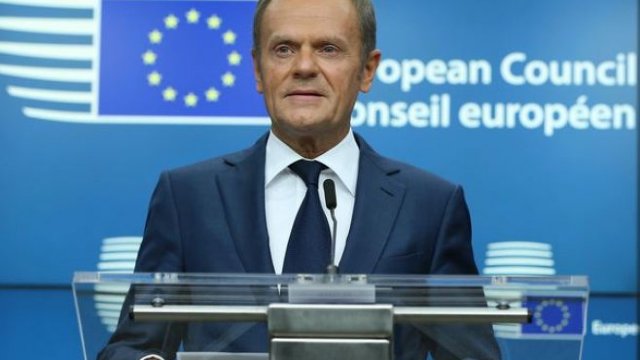 Donald Tusk îl îndeamnă pe președintele ceh Milos Zeman să coopereze cu Uniunea Europeană