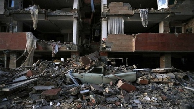Bilanțul victimelor cutremurului de la frontiera iraniano-irakiană crește la cel puțin 328 de morți