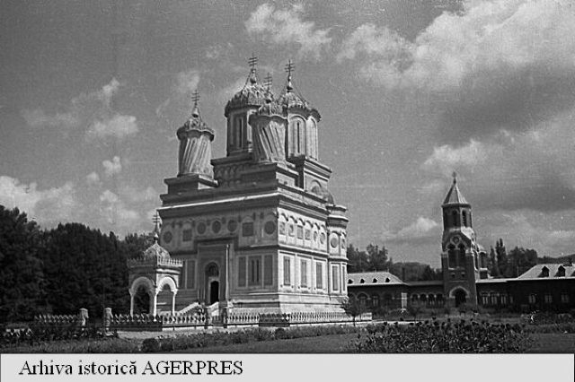 DOCUMENTAR | Mănăstirea Curtea de Argeș - necropolă voievodală și regală a României