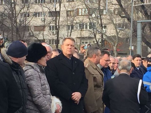Klaus Iohannis, în mulțime la comemorarea victimelor Revoluției din decembrie 1989
