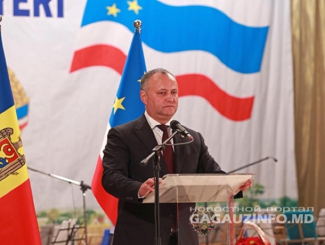FOTO/VIDEO | Igor Dodon i-a decorat pe doi lideri separatiști din Găgăuzia cu Ordinul Republicii