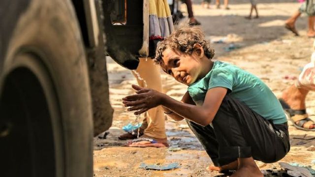 Sute de mii de copii riscă să moară de foame în Yemen