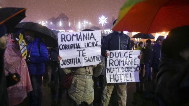 Proteste la București și în alte orașe din România față de modificarea legilor justiției