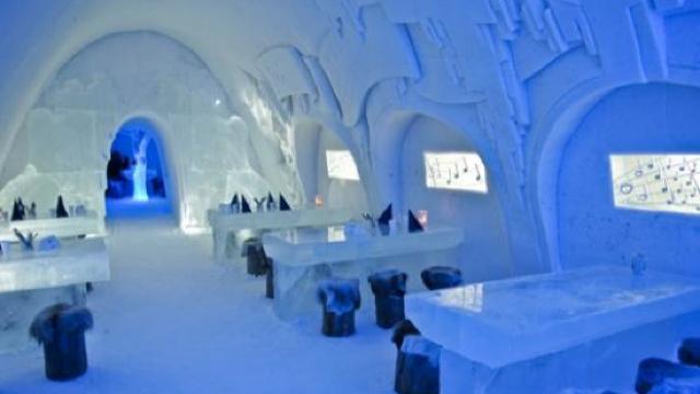 Hotelul de gheață de la Bâlea Lac, vizitat de foarte mulți turiști în a doua zi de Crăciun
