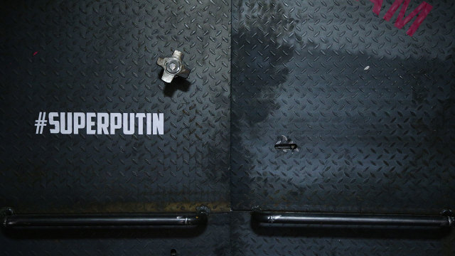 FOTO/VIDEO | O expoziție deschisă în Moscova îi aduce omagiu lui... ''SuperPutin''