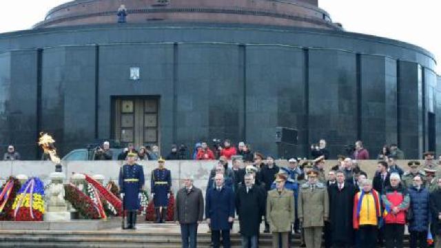 Ceremonie militară și religioasă, la monumentul din Parcul Carol; Dragnea, Tăriceanu și Klemm - printre participanți