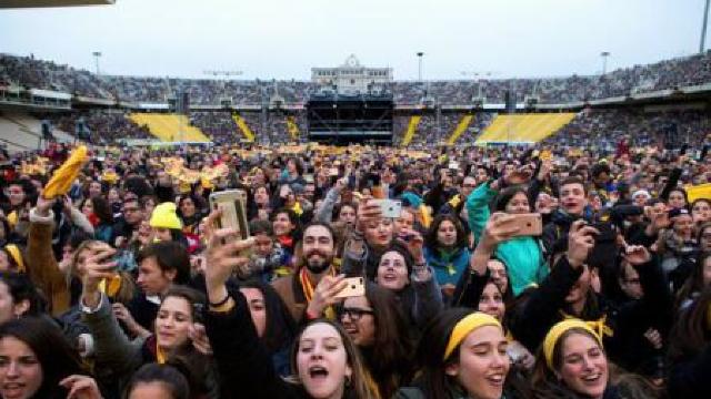 Zeci de mii de oameni au asistat la un concert la Barcelona, în sprijinul 'prizonierilor politici'