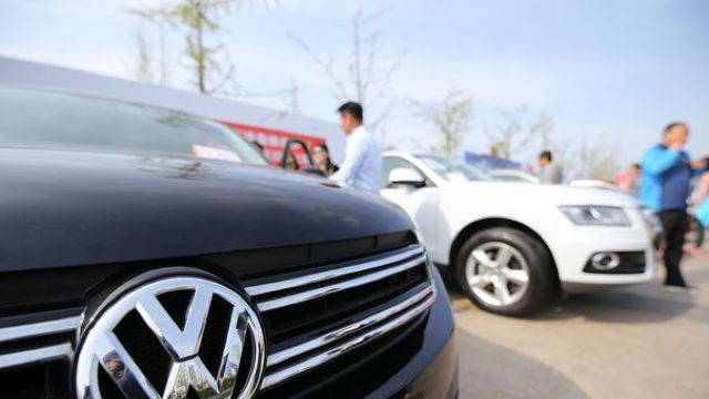 Zeci de mii de mașini Volkswagen Touareg, chemate în service din cauza problemelor privind emisiile