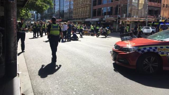 Melbourne | O mașină a intrat în oameni, într-o intersecție aglomerată