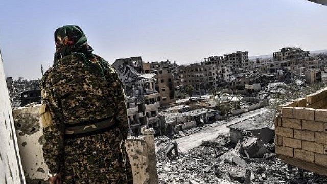 Siria: Coaliția internațională acuză regimul Assad că le oferă impunitate jihadiștilor SI în zonele pe care le controlează