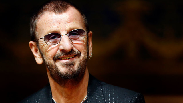 Ringo Starr, fost baterist al trupei Beatles, va primi titlul de cavaler al Marii Britanii
