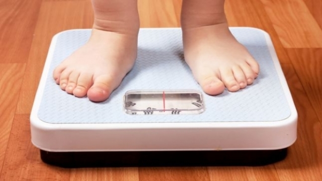 STUDIU | Tratamentele contra obezității infantile, mai eficiente prin implicarea familiilor