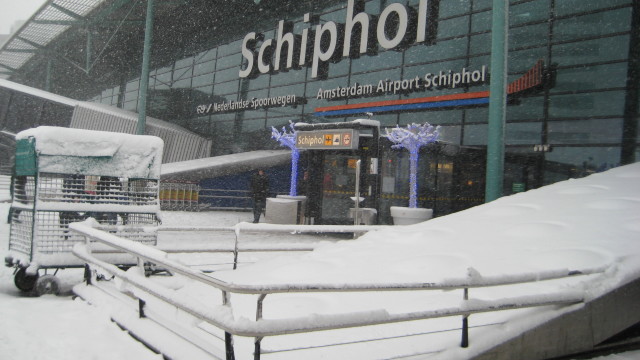 VIDEO | Furtună severă în Olanda. Aeroportul din Amsterdam a anulat toate zborurile